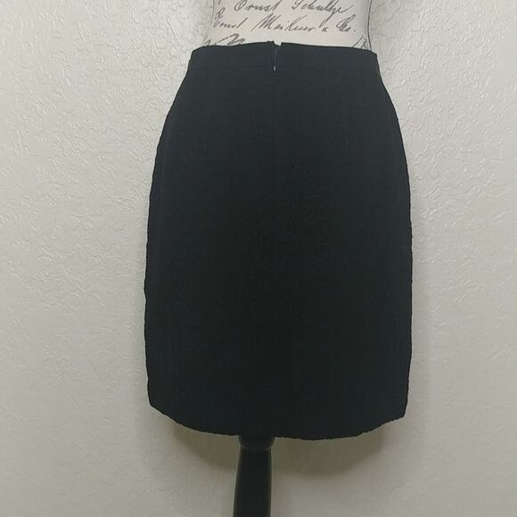 Ann Taylor Embroidered Detail Skirt Black Size 6 - Picture 3 of 6